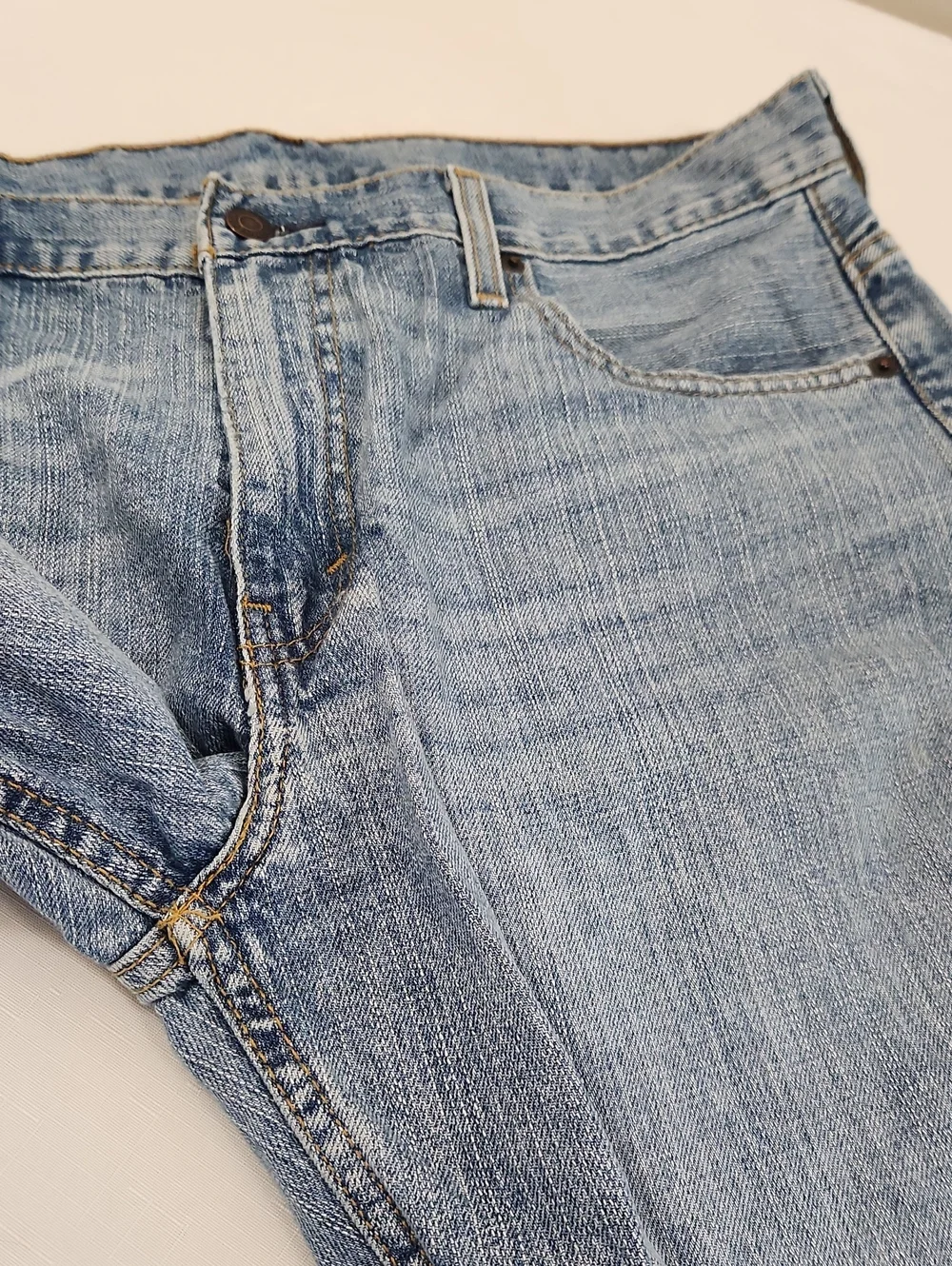 Levis 569 Jeans. Medium Wash. Size 34x36